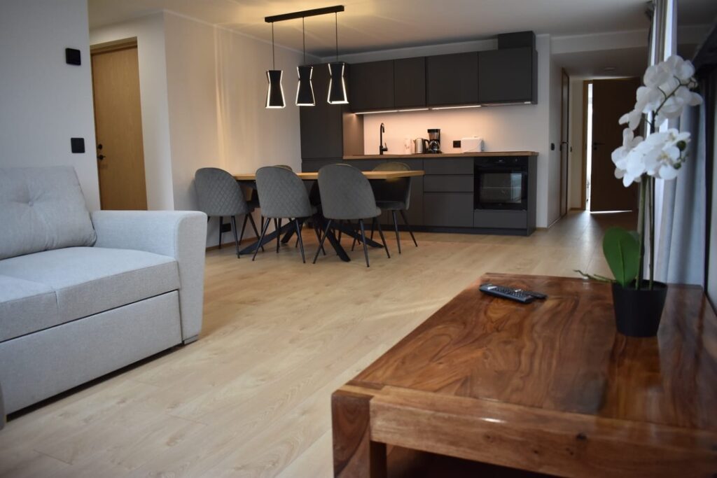 27fc0f0a 18e6 443c 8bf0 74aae85fc119 1 105 c