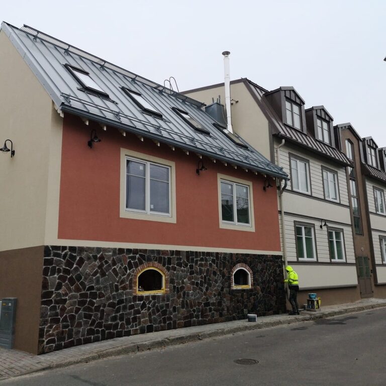 cd647584 2190 4293 81a0 8804cf460829 1 105 c